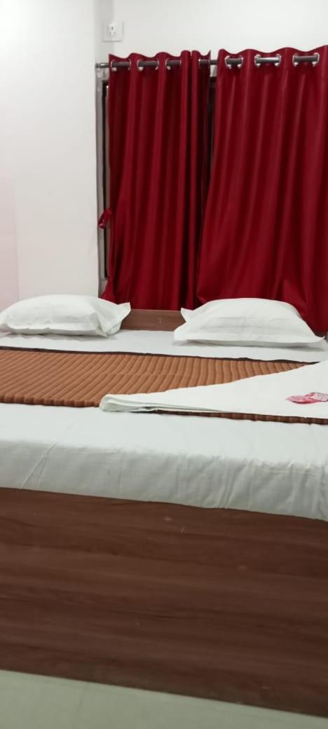 Hotel Sai Santosh Shirdi Habitación foto