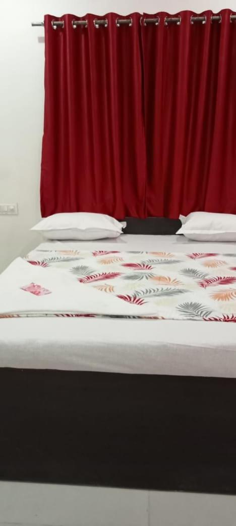 Hotel Sai Santosh Shirdi Habitación foto
